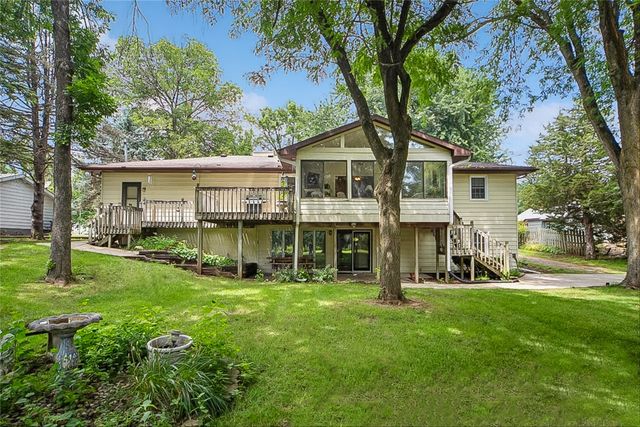 2055 E Leland Avenue, Des Moines, IA 50320