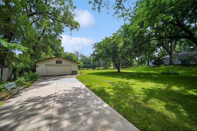2055 E Leland Avenue, Des Moines, IA 50320