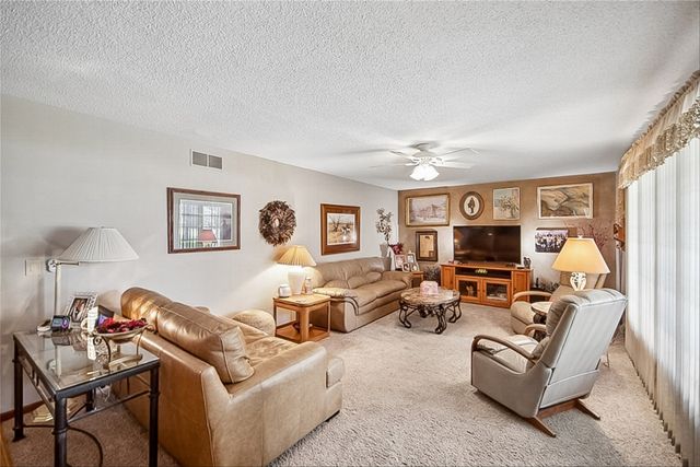 2055 E Leland Avenue, Des Moines, IA 50320