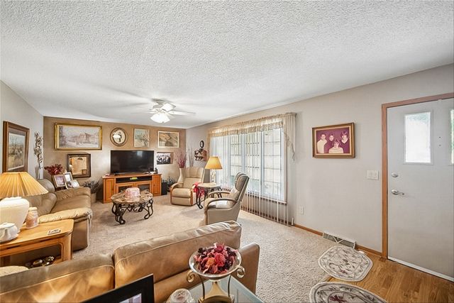 2055 E Leland Avenue, Des Moines, IA 50320