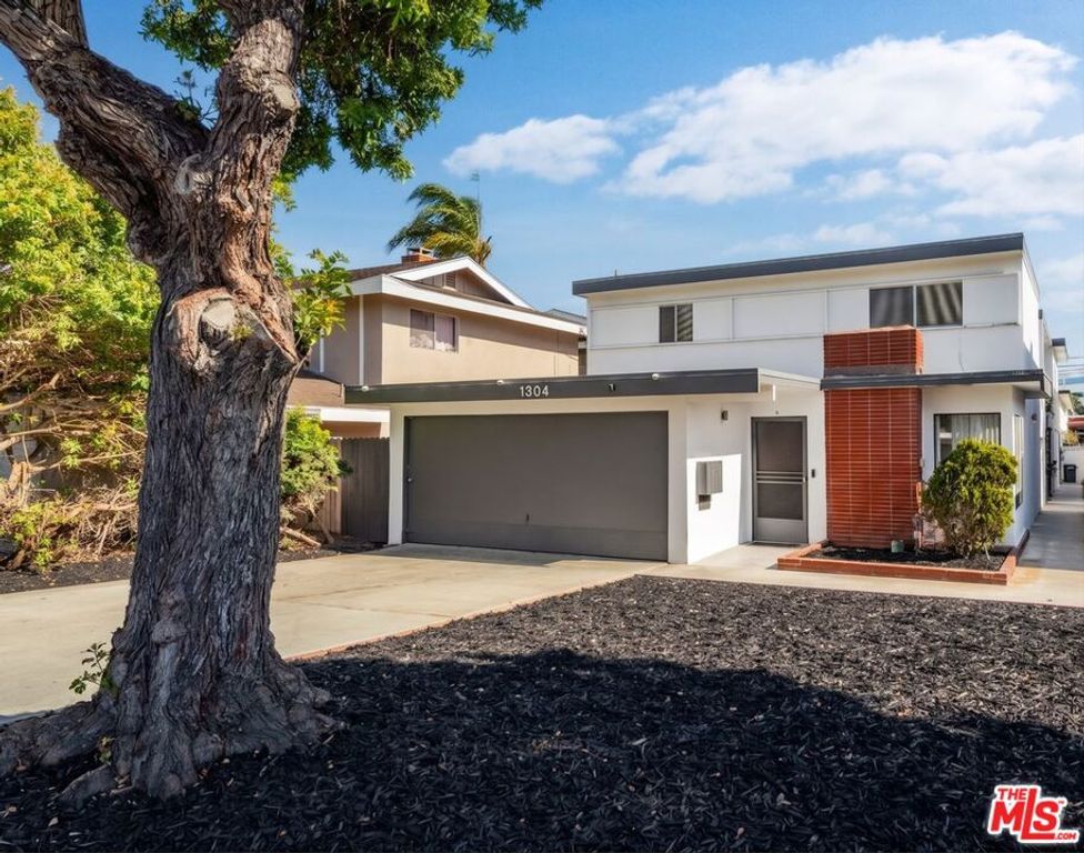 Image 1 of property listing at 1304 Amethyst Street, Redondo Beach, CA 90277