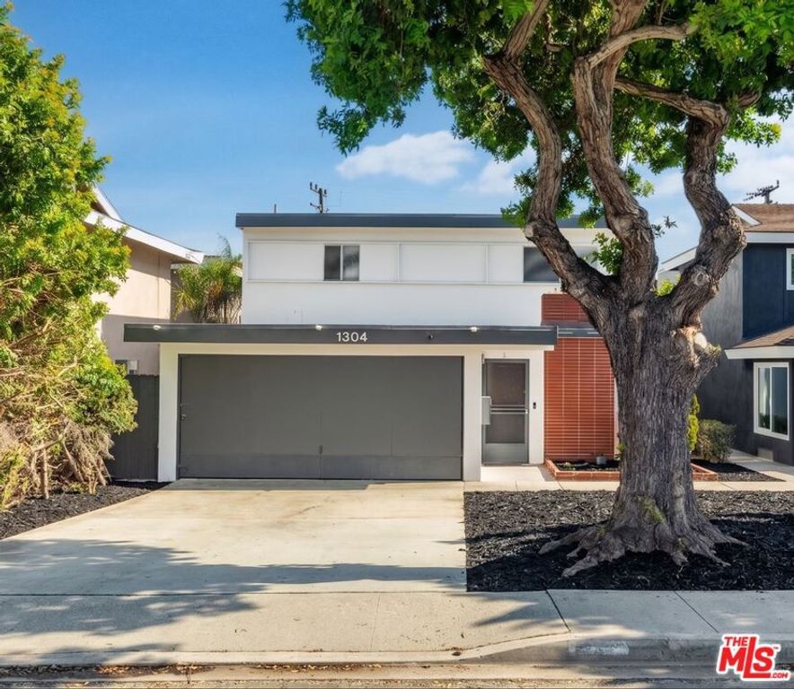 Image 4 of property listing at 1304 Amethyst Street, Redondo Beach, CA 90277