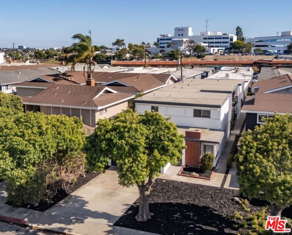 Image 5 of property listing at 1304 Amethyst Street, Redondo Beach, CA 90277