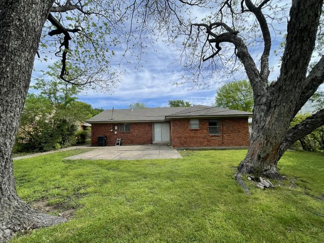 2310 Gilbert Circle, Arlington, TX 76010