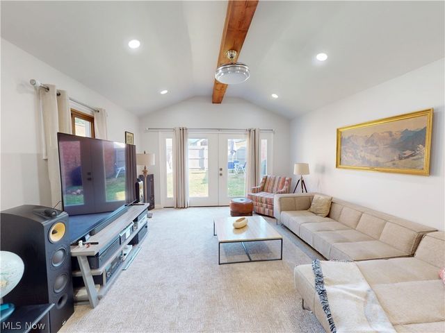 3841 Washington Boulevard, University Heights, OH 44118