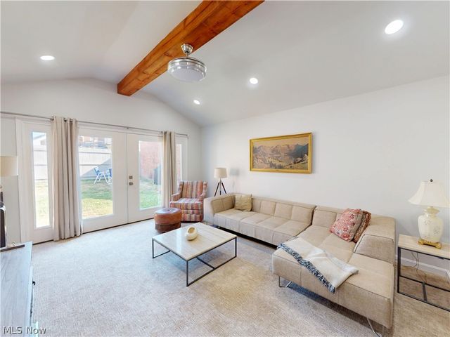 3841 Washington Boulevard, University Heights, OH 44118