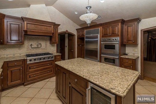 104 Horizon Terrace, Hillsdale, NJ 07642