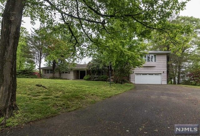 104 Horizon Terrace, Hillsdale, NJ 07642