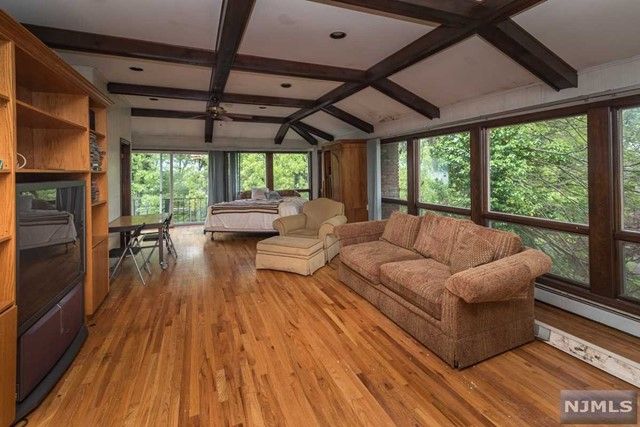 104 Horizon Terrace, Hillsdale, NJ 07642