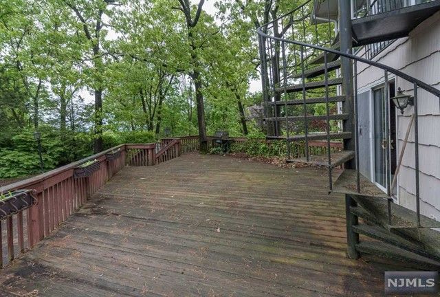 104 Horizon Terrace, Hillsdale, NJ 07642
