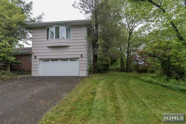 104 Horizon Terrace, Hillsdale, NJ 07642