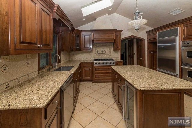 104 Horizon Terrace, Hillsdale, NJ 07642