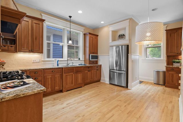 811 Ashland Avenue, Saint Paul, MN 55104