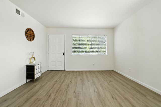 4710 Hayford Way #4, Sacramento, CA 95842