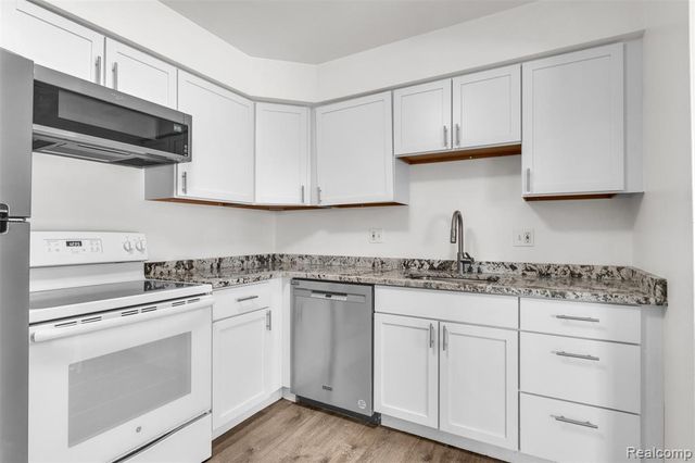 4113 Telegraph Road A214, Bloomfield Hills, MI 48302