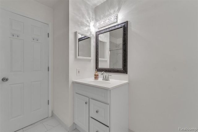 4113 Telegraph Road A214, Bloomfield Hills, MI 48302