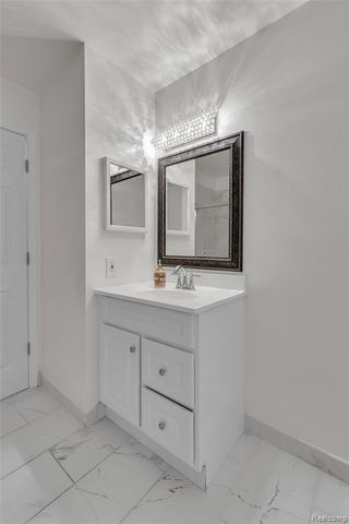 4113 Telegraph Road A214, Bloomfield Hills, MI 48302