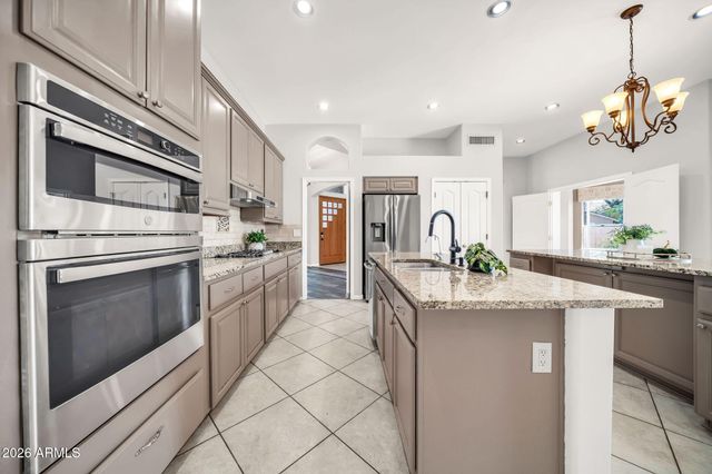 6521 W HILL Lane, Glendale, AZ 85310