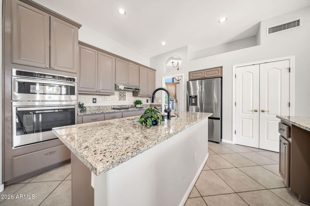 6521 W HILL Lane, Glendale, AZ 85310