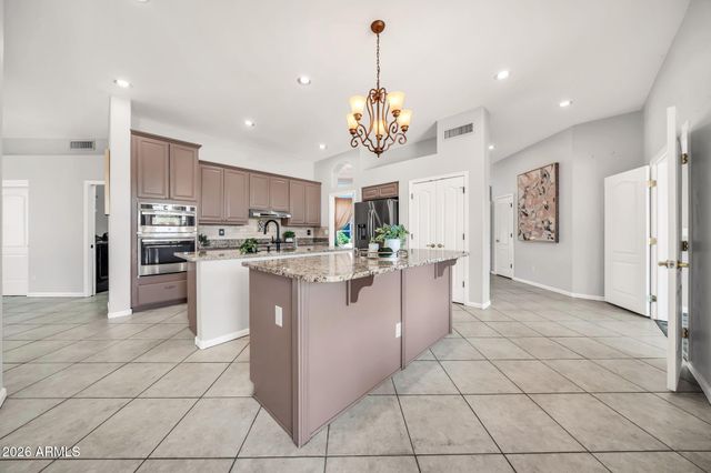 6521 W HILL Lane, Glendale, AZ 85310