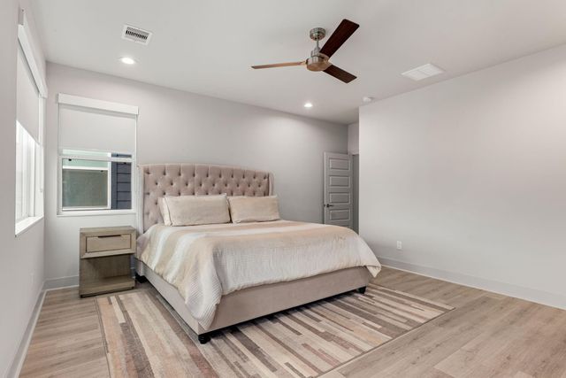 5722 Rucio Lane A, Houston, TX 77092