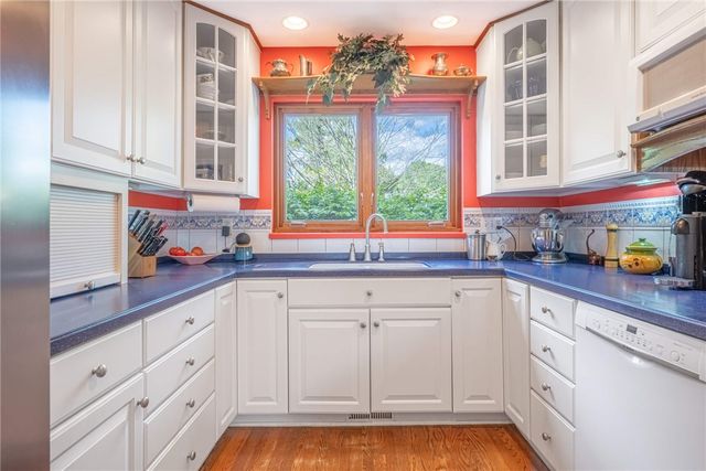 156 W Hadley Road, Oakwood, OH 45419
