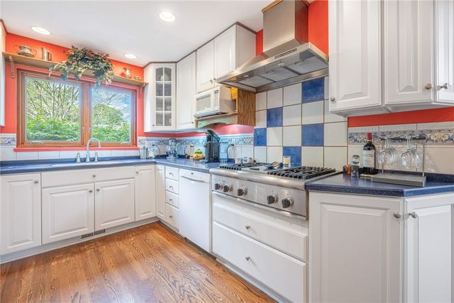 156 W Hadley Road, Oakwood, OH 45419