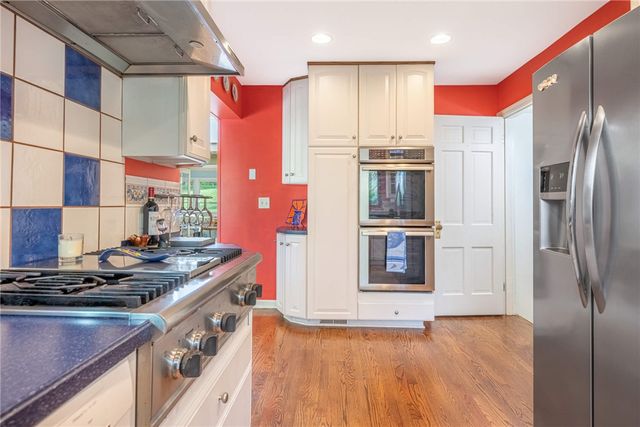 156 W Hadley Road, Oakwood, OH 45419