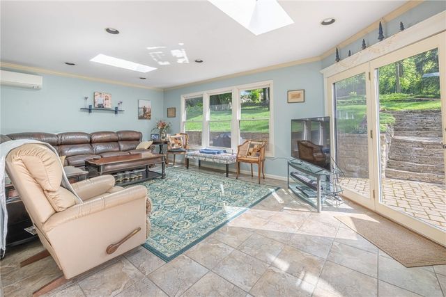 156 W Hadley Road, Oakwood, OH 45419