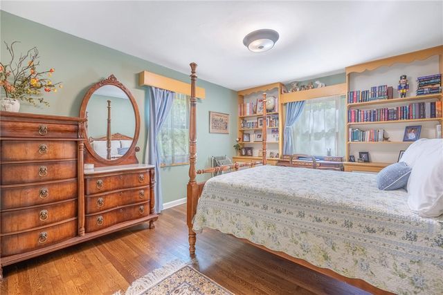 156 W Hadley Road, Oakwood, OH 45419