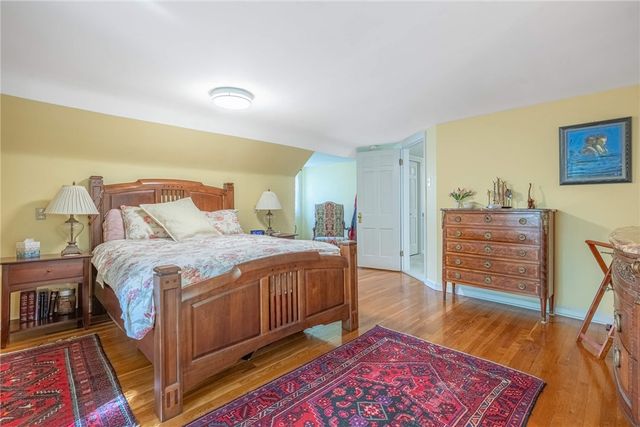 156 W Hadley Road, Oakwood, OH 45419