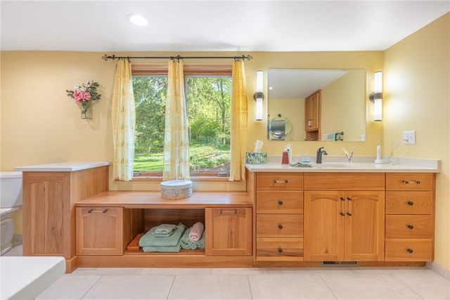 156 W Hadley Road, Oakwood, OH 45419