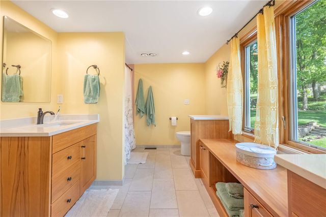 156 W Hadley Road, Oakwood, OH 45419