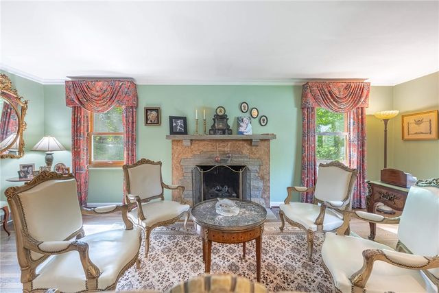 156 W Hadley Road, Oakwood, OH 45419