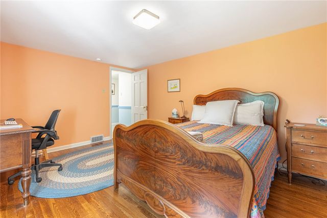 156 W Hadley Road, Oakwood, OH 45419
