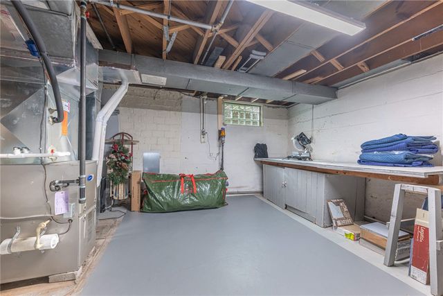 156 W Hadley Road, Oakwood, OH 45419