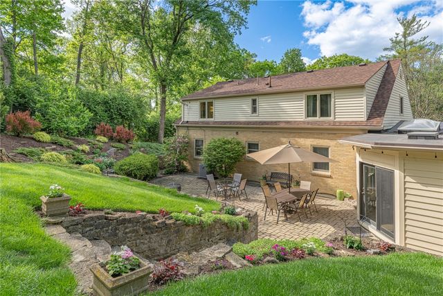156 W Hadley Road, Oakwood, OH 45419
