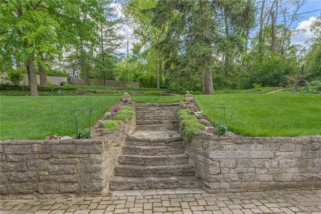 156 W Hadley Road, Oakwood, OH 45419