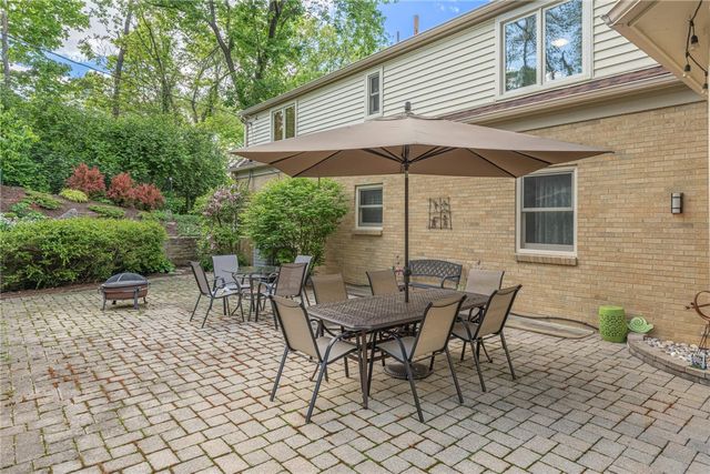 156 W Hadley Road, Oakwood, OH 45419