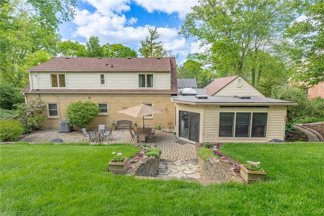 156 W Hadley Road, Oakwood, OH 45419