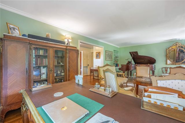 156 W Hadley Road, Oakwood, OH 45419