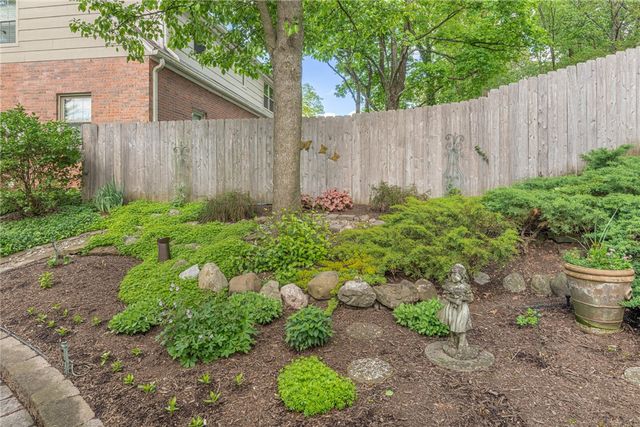 156 W Hadley Road, Oakwood, OH 45419