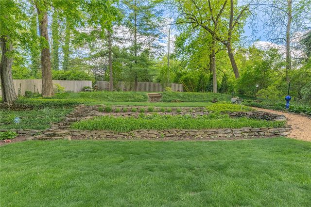 156 W Hadley Road, Oakwood, OH 45419