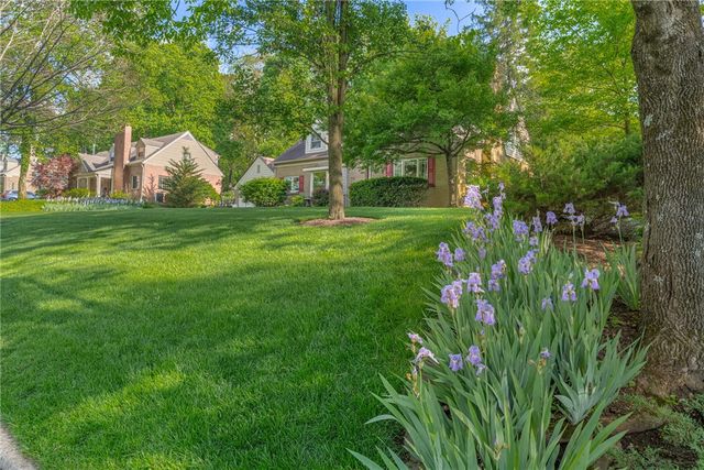 156 W Hadley Road, Oakwood, OH 45419