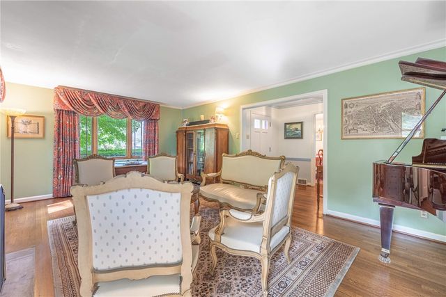 156 W Hadley Road, Oakwood, OH 45419