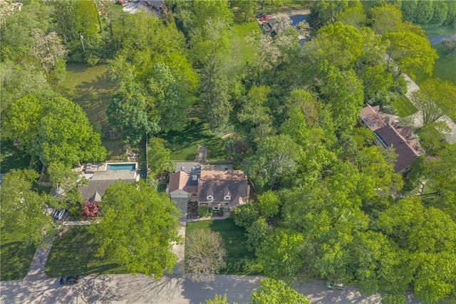 156 W Hadley Road, Oakwood, OH 45419