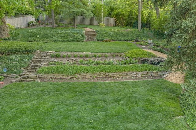 156 W Hadley Road, Oakwood, OH 45419