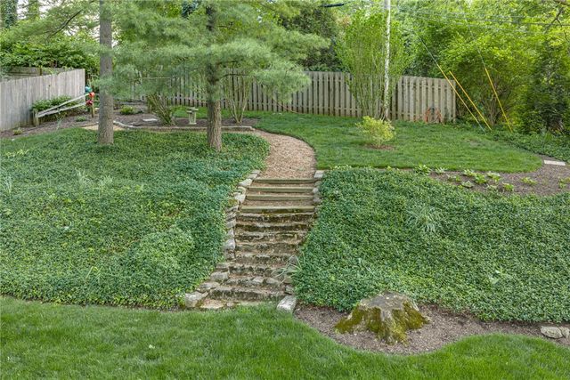 156 W Hadley Road, Oakwood, OH 45419