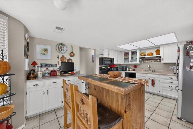 614 Lakeview Circle SE, Rio Rancho, NM 87124