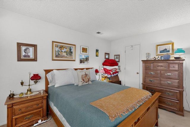 614 Lakeview Circle SE, Rio Rancho, NM 87124